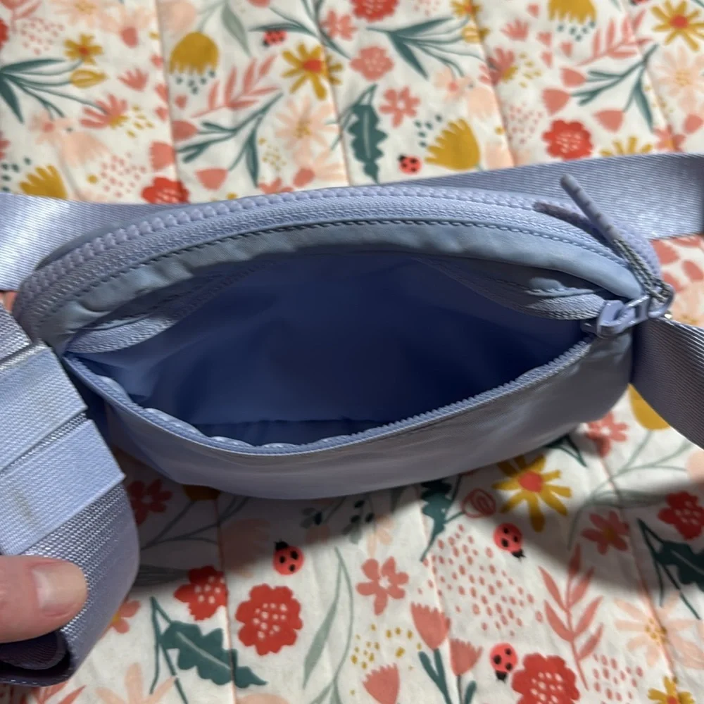 Lululemon Belt Bag Lavender Purple - Picture 5 of 11